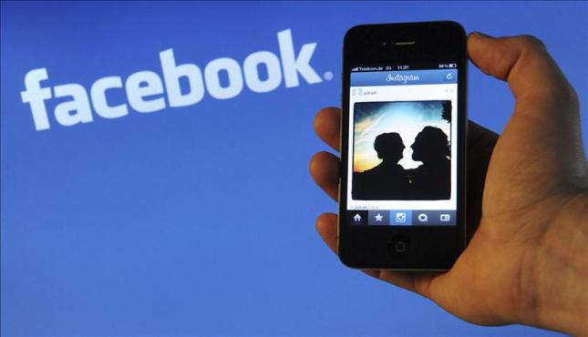 Methods of tracking someone's Facebook without letting them know